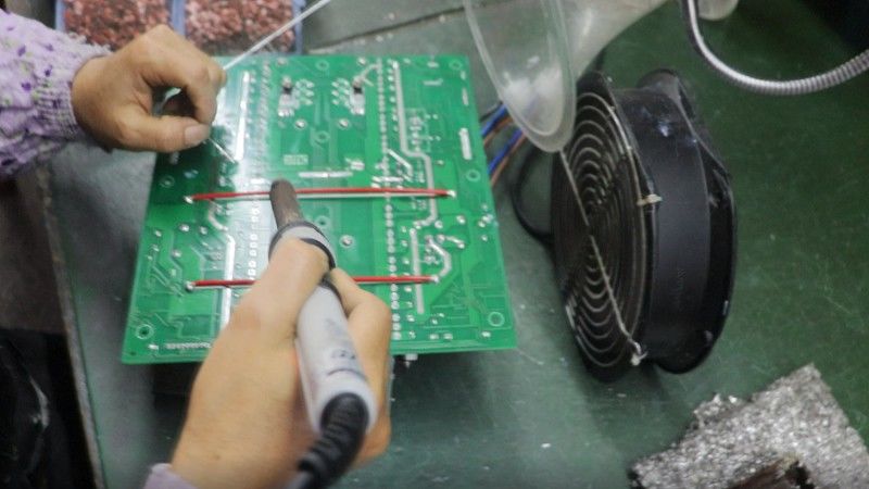 Amplifier motherboard solder